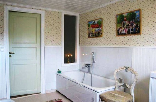 Marieholmsbruk Ski Chalet | Family Friendly Cottage by the Lake in Småland – Perfect for Large Groups SE06078