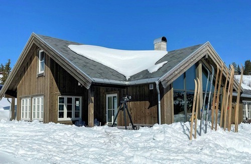 Sor-Aurdal House | Family-friendly seter cabin near Makalaus peak