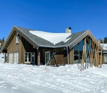 Sor-Aurdal House | Family-Friendly Seter Cabin Near Makalaus Peak