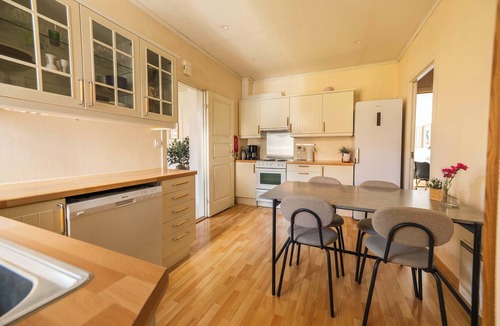 Bergen City Centre Apartment | Family-Friendly Spacious 4BR near Downtown & Ocean