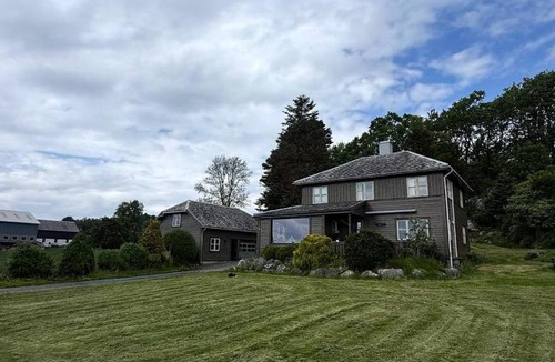 Finnoy House | Family home with fairytale garden in Talgje