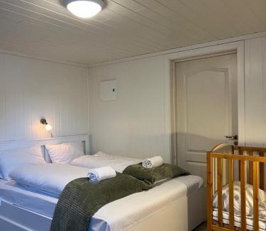 Voss House | Family Home with Panoramic Views & Free Parking