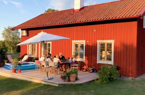 Gnesta Municipality House | Fantastic holiday home directly at the lake Nyckelsjön