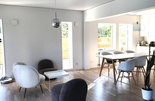 Flemingsberg Ski Chalet | Fantastic house with private dock and lake view, 30 Minutes from Stockholm | SE13032
