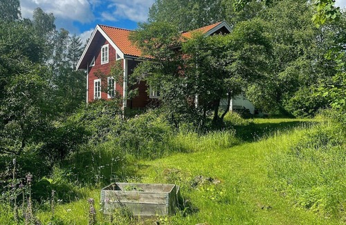 Hogsby House | Farm from the 1840s with bathing lake in Småland