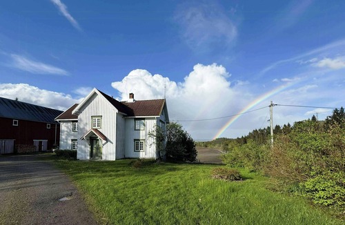 Steinkjer House | Farmhouse with wildlife close to Steinkjær