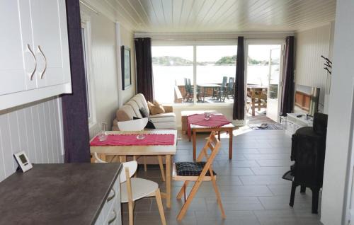 Mebø House | Ferie rett på bryggekanten i Kristiansand, Flekkerøy, Båtutleie
