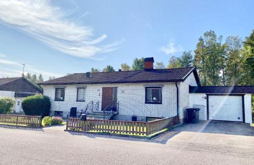 Skruv House | Ferienhaus mit Sauna nah zum Bade- und Angelsee