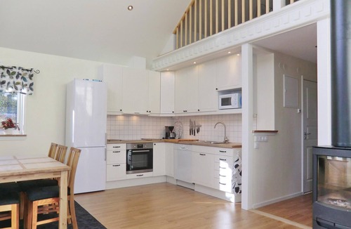 Perstorp House | Fine cottage on the edge of the forest with fireplace and large terrace on a lake property on the ed