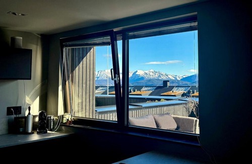 Alesund Apartment | First row to the Sunnmøre Alps!