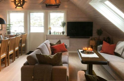 Bomlo House | Fishermen's Cabin With Sea View