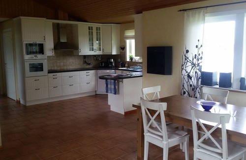 Lockna Cottage | Fishing House Lake Bolmen: Private Dock, Wood Sauna & Boat
