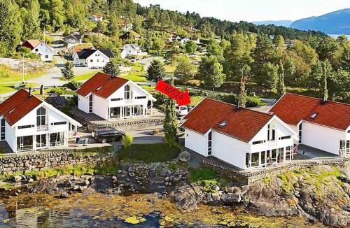 Jelsa House | Five-Bedroom Holiday home in Jelsa 2