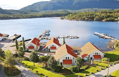 Jelsa House | Five-Bedroom Holiday home in Jelsa 2