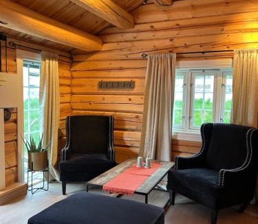 Skjaak House | Fjelleventyret gårdsovernatting