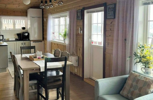 Molde House | Fjord cabin with mountain views near Molde