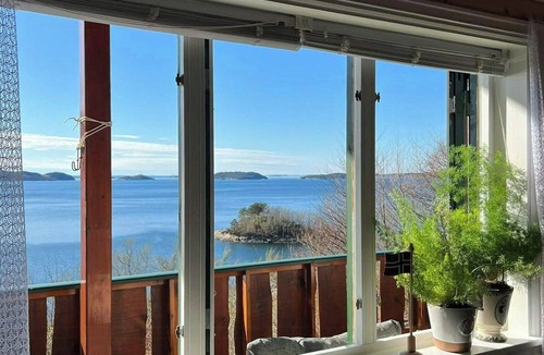 Molde House | Fjord cabin with mountain views near Molde