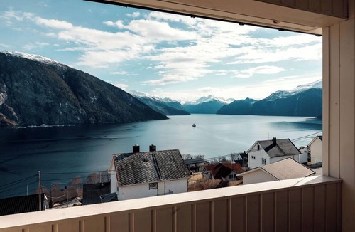 Møre og Romsdal House | Fjord Panorama - Spacious 5-bedroom house in charming Stranda