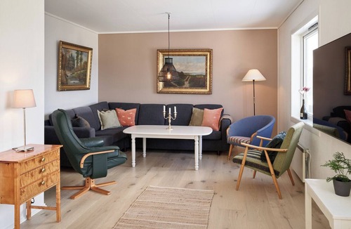 Møre og Romsdal House | Fjord Panorama - Spacious 5-bedroom house in charming Stranda