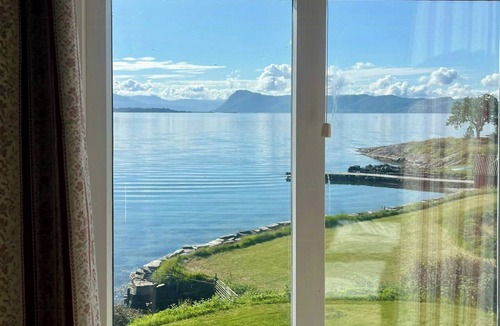 Nedstrand House | Fjord views with private jetty and boathouse
