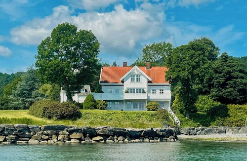 Nedstrand House | Fjord views with private jetty and boathouse