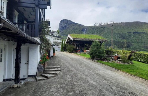 Innfjorden House | Fjordgaestehaus