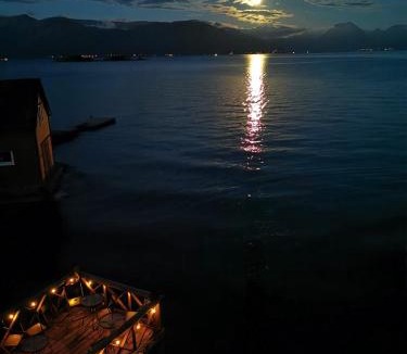 Strandebarm House | Fjordside Boathouse Hardanger