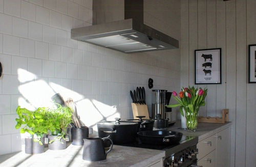 Burgsvik Apartment | Flat in renovated stone barn in Hamra near the sea