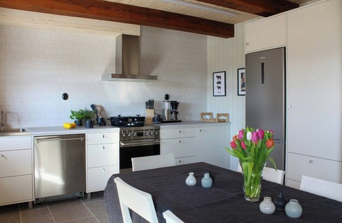 Burgsvik Apartment | Flat in renovated stone barn in Hamra near the sea