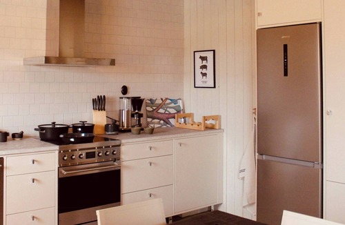 Burgsvik Apartment | Flat in renovated stone barn in Hamra near the sea