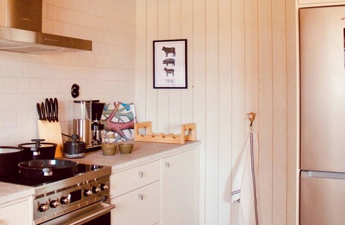 Burgsvik Apartment | Flat in renovated stone barn in Hamra near the sea