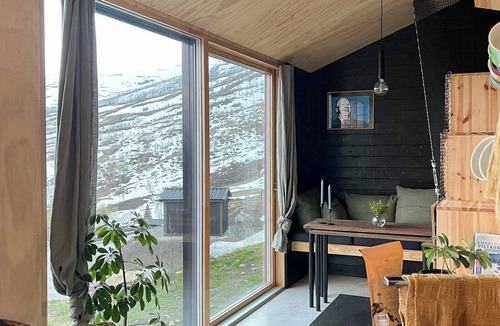 Sogndal House | Floating dream cabin embraced by nature