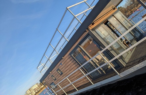 Vastervik Boat Rental | Floating house in Västervik