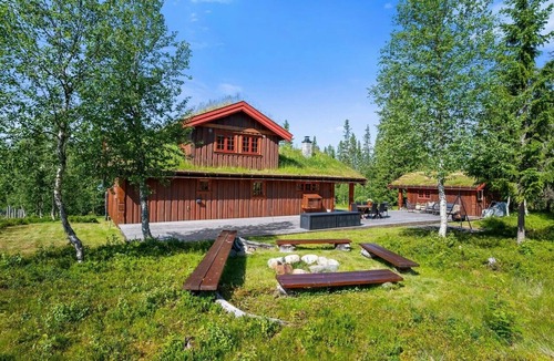 Storen Cabin | Flott hytte ved innsjø – 1 time fra Trondheim | 8 gjester | Kjæledyr tillatt
