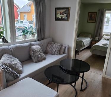 Brønnøy Apartment | Flott moderne leilighet meget sentralt i vakre Sørbyen i Brønnøysund for inntil 5 pers