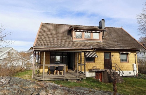 Torslanda House | For Workers 12 Beds - Volvo - Parking lot - All-inclusive
