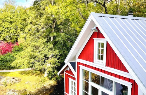 Ljungskile Cabin | Forest house