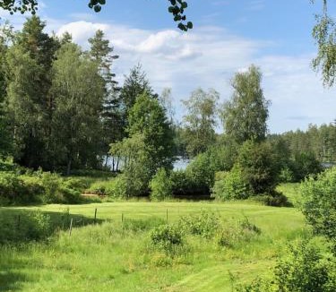 Astad House | Forrest cottage by the lake