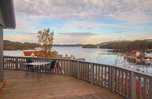 Sveio House | Four-Bedroom Holiday Home in Auklandshamn