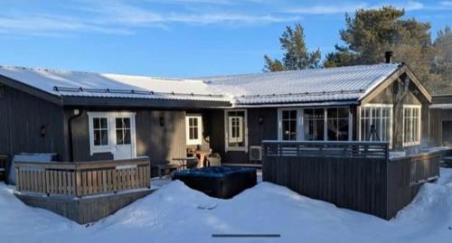 Midtre Gauldal House | Frøybu- eksklusiv fjellhytte med jacuzzi, stor terrasse og plass til 12