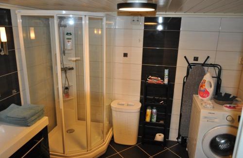 Porsgrunn Apartment | FREDNES COSY RETREAT - Short walking distance to city centre - Free private parking and internet