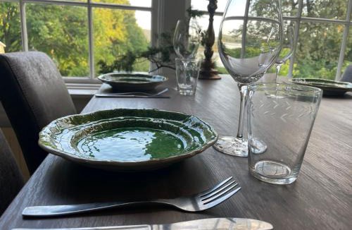 Axvall House | Fredriksons Vilt, Vin & Pensionat