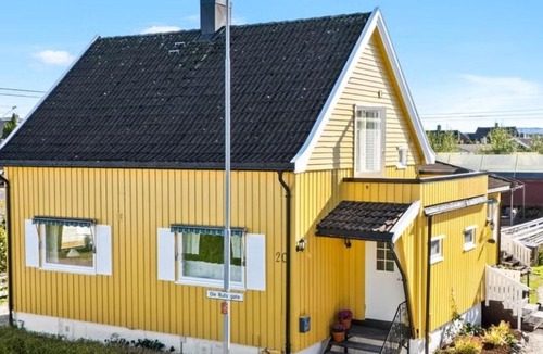 Lillestrom Apartment | Freshly Renovated Flat just 10 min to Oslo and the Airport