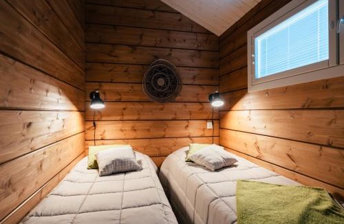 Rovaniemi Ski Chalet | Frostpine Hideaway - Cozy new log cabin near Rovaniemi