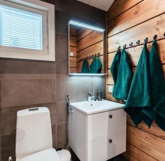 Rovaniemi Ski Chalet | Frostpine Hideaway - Cozy new log cabin near Rovaniemi