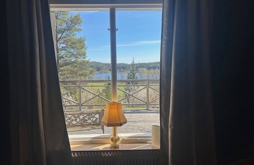 Molnbo House | Fully equipped holiday home with wonderful lake view 40 minutes outside Stockholm