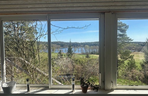 Molnbo House | Fully equipped holiday home with wonderful lake view 40 minutes outside Stockholm