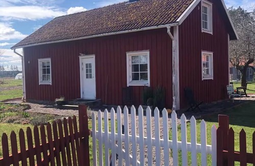 Lundsbrunn House | Fully equipped rural accommodation between Skara and Lidköping