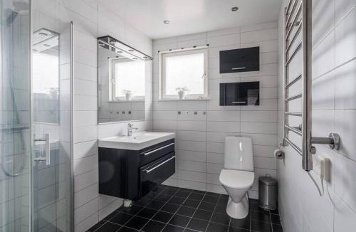 Gavle House | Fully Renovated 4BR Home with Modern Kitchen