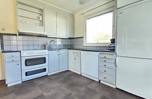 Skaerhamn Apartment | Functional Apartment on Two Levels in Skärhamn | SE09175